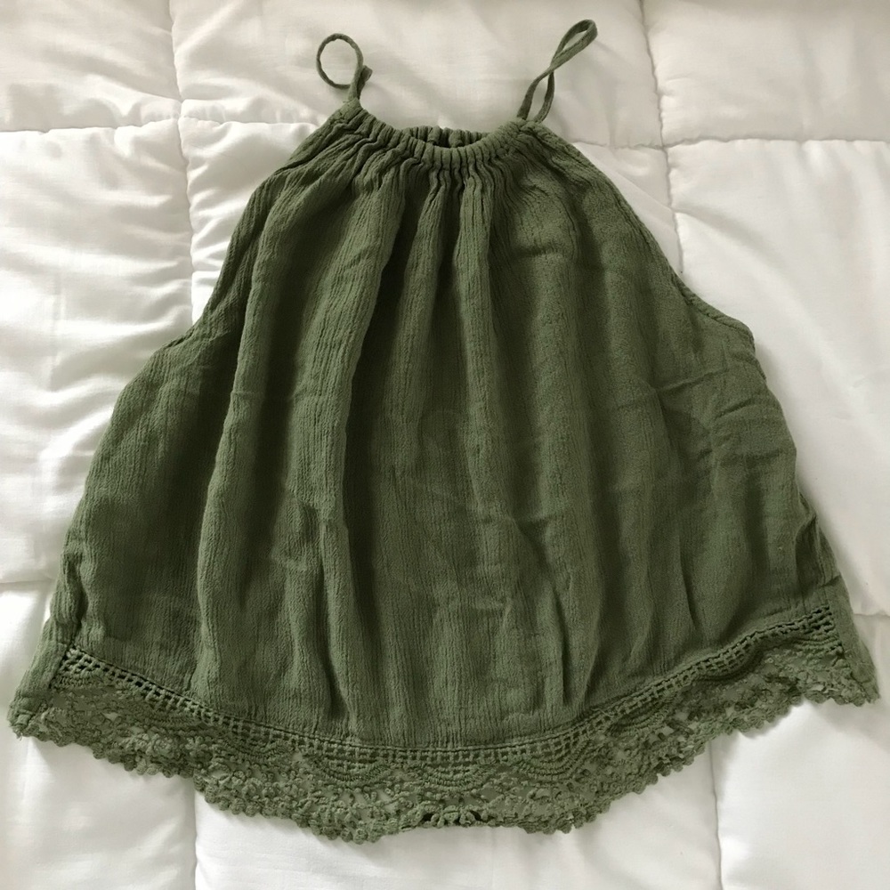 🌵olive green crop top🌵